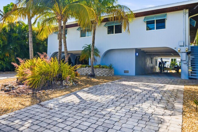 Photo - 138 Indies Dr N