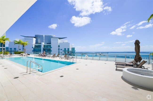 Building Photo - 1300 Brickell Bay Dr Rental