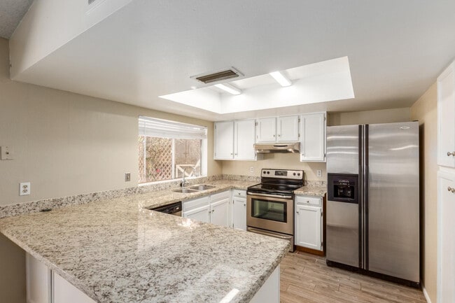 Photo - 2113 N Los Altos Dr