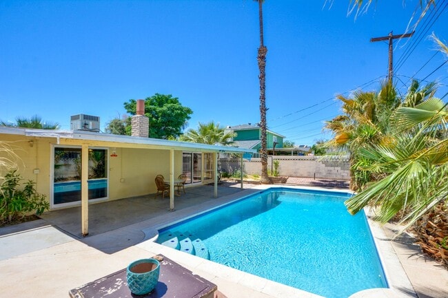 Building Photo - SPARKLING POOL! 4 BEDROOM Rental