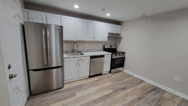 Building Photo - 200 Columbus St Unit Apt 9