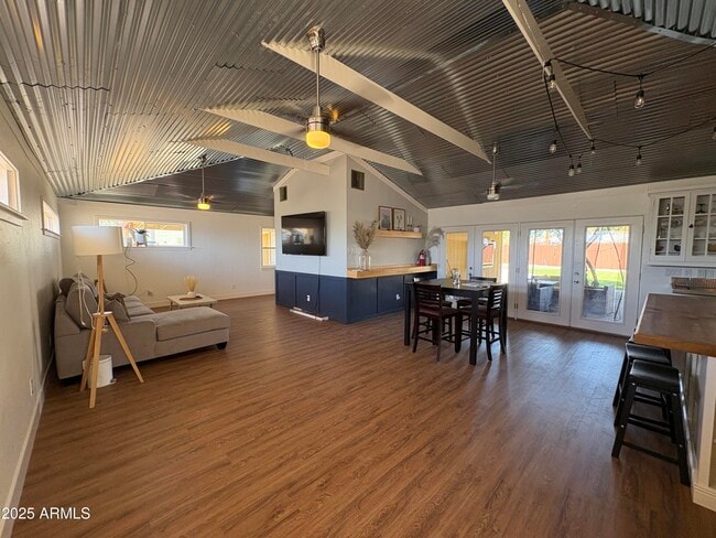 Photo - 422 W Eva St