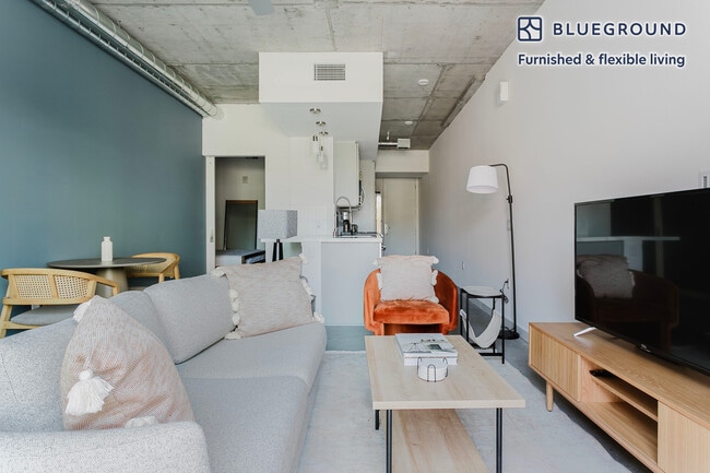 201 The Promenade N Unit SI FL2-ID1256
