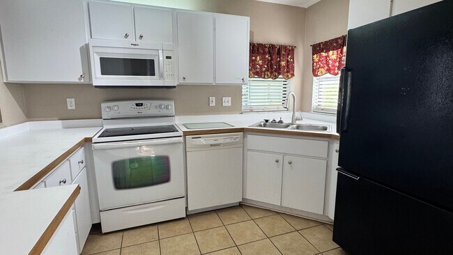 Photo - Spacious 2BR/2BA Home with Screened Porch & Fenced Yard For Rent!