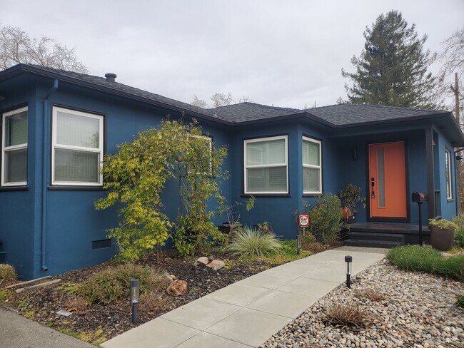 Building Photo - Nicely updated Santa Rosa Bungalow Rental