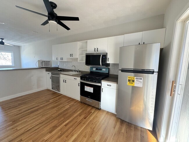 Photo - 345 Border St Unit 2