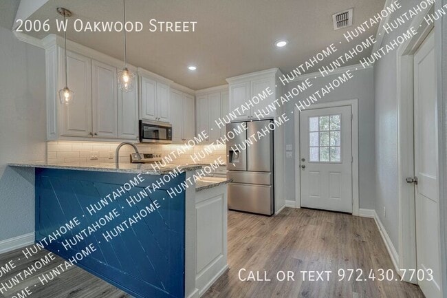 Photo - 2006 W Oakwood St