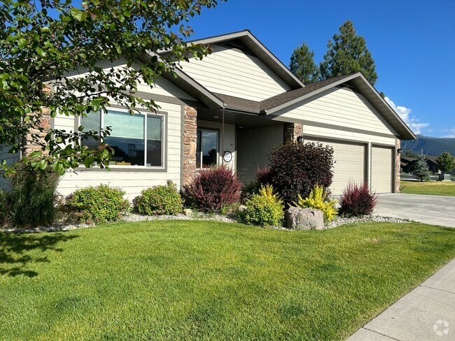 Building Photo - 55+ senior housing - single family home