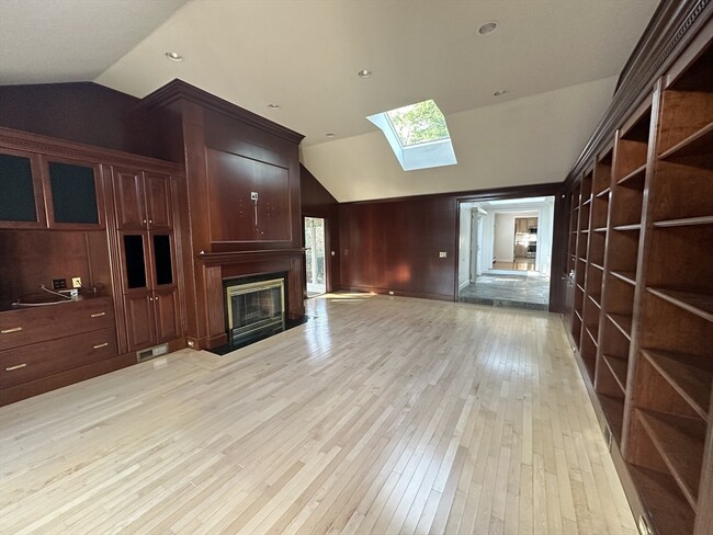 Photo - 757 Wellesley St