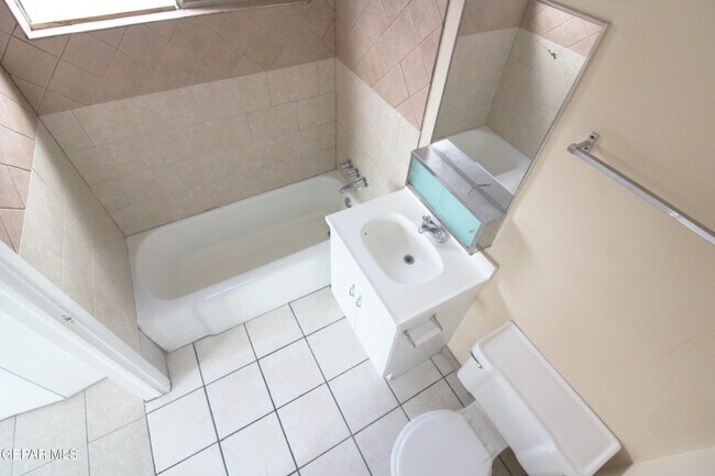 Photo - 5200 Carousel Dr Unidad 2