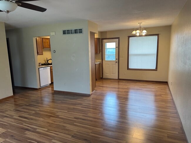 Photo - E1592 Raymond Dr