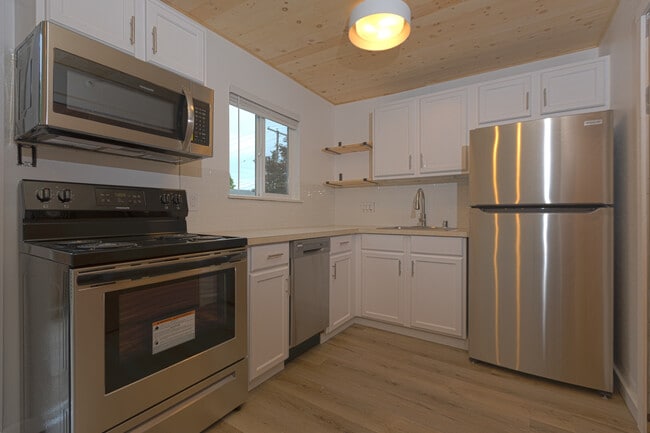 Building Photo - 3229 SE 10th Ave Unit 2