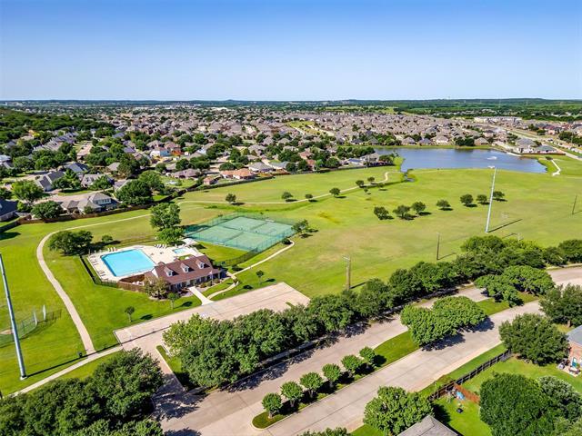 Photo - 704 Red Oak Ct