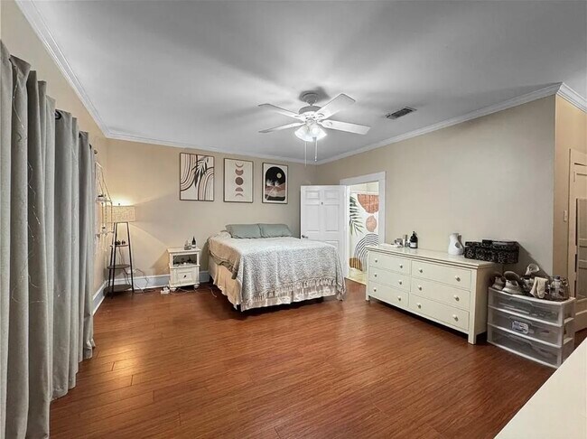 Photo - 521 10th Ave