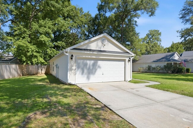 Photo - Comfortable 3BR Ranch with 2-Car Garage in Northwoods Pointe