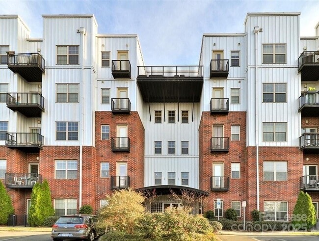 Building Photo - 2338 Yadkin Ave Rental
