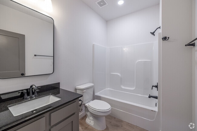 2BR, 2BA - 910SF - Primary Bathroom