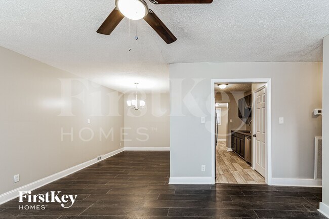 Photo - 1104 Raynor St