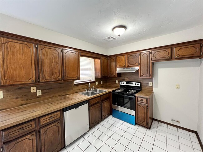 Photo - 752 W Forest Dr