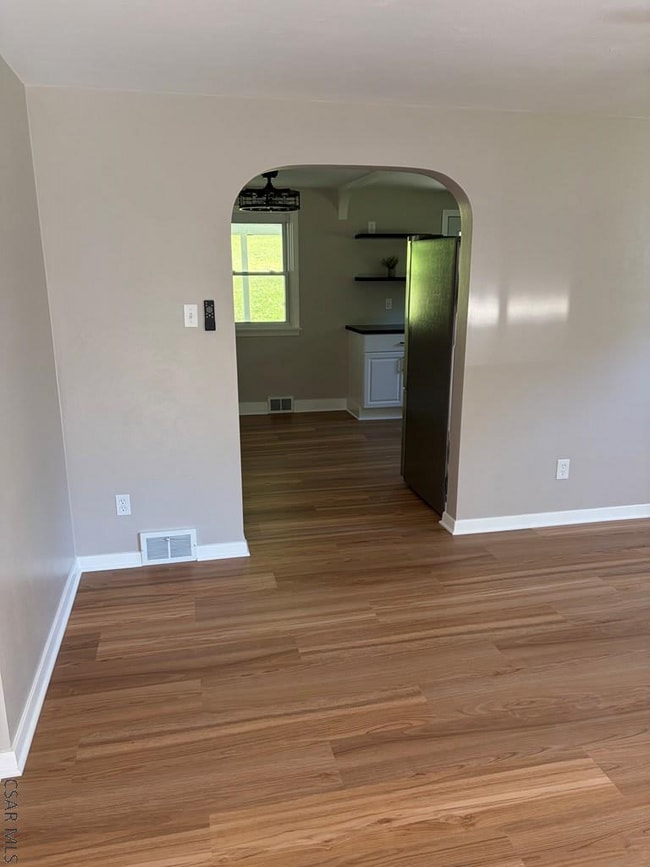 Photo - 226 Suie St
