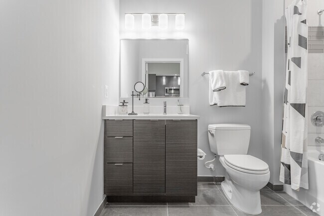 2BR, 2BA - 904SF