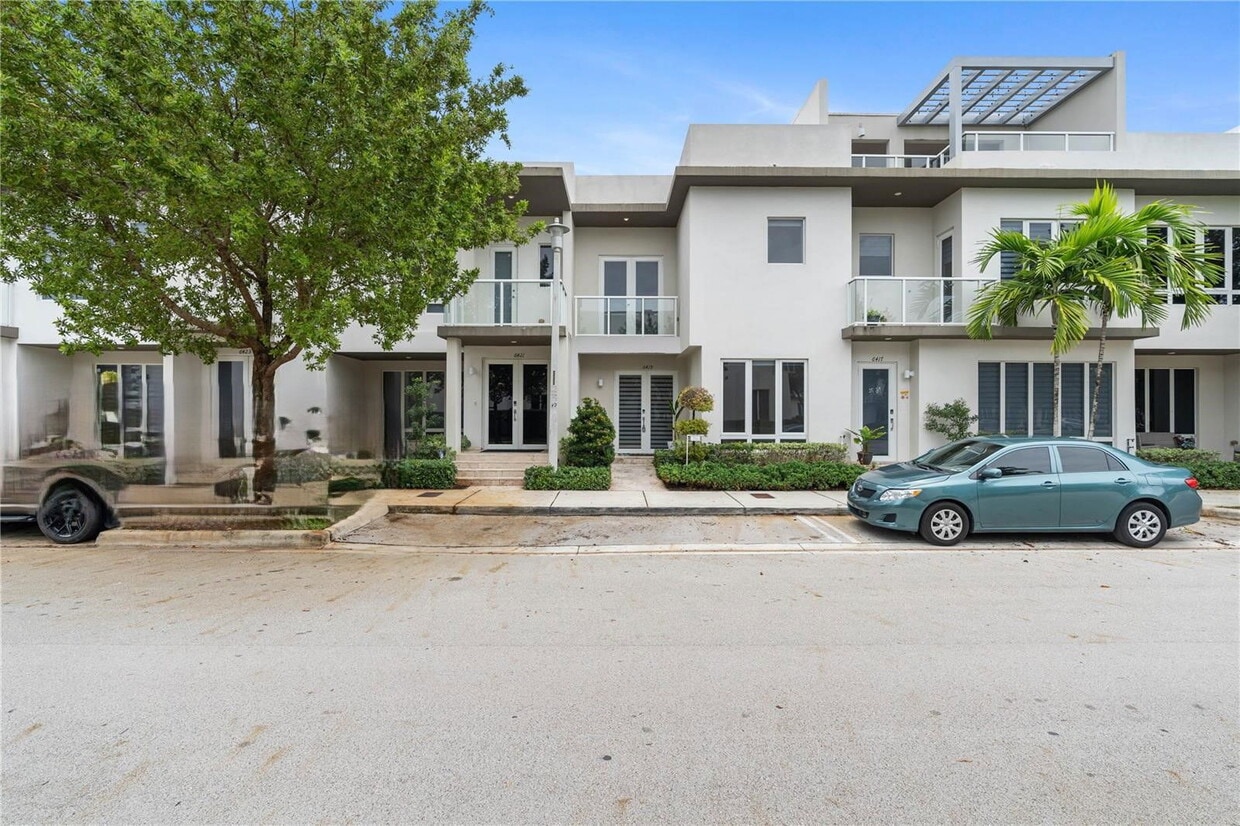 Photo - 6419 Northwest 105th Court, Doral, FL 33178 - 4 BR 3 BA Townhouse