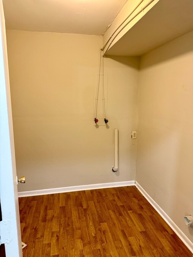 Photo - 930 Bickerstaff St