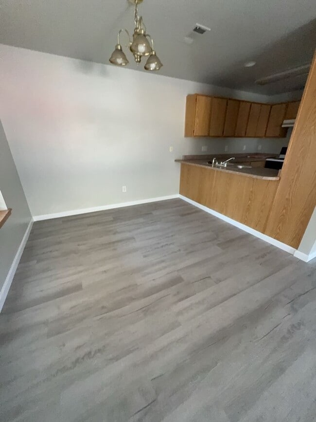 Photo - Cute 2 bedroom 1 bath Apartment