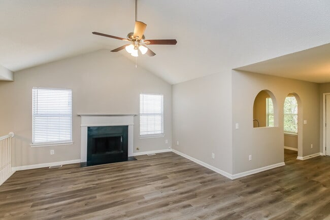 Photo - 1020 Crest Ridge Pl SW