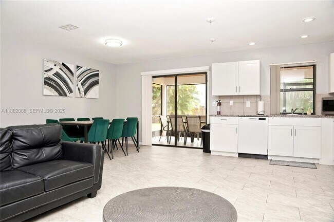 Photo - 722 SE Thanksgiving Ave