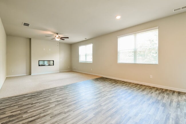 Photo - 307 Hamilton Pointe Dr