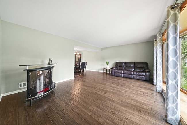 Photo - Peaceful Cul-de-Sac Living in Libertyville