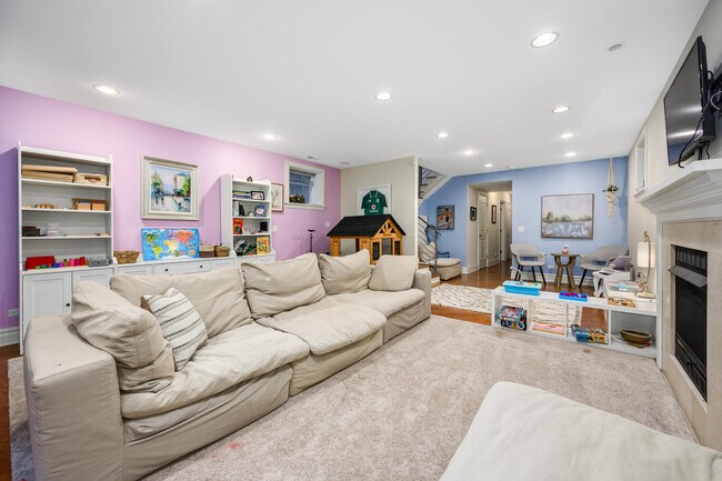 Photo - 2044 N Whipple St