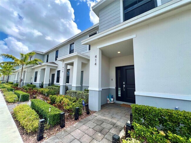 Photo - 414 NE 12th St