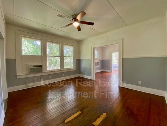 Photo - 310 1/2 Kings Highway