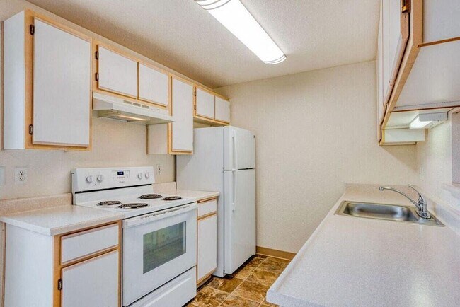 Willamette Falls Court Apartments