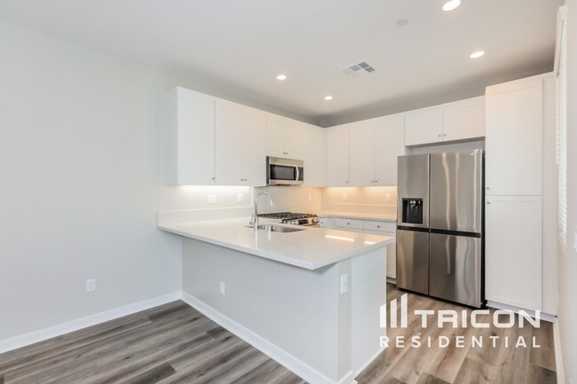 Photo - 31570 Dwight Dr