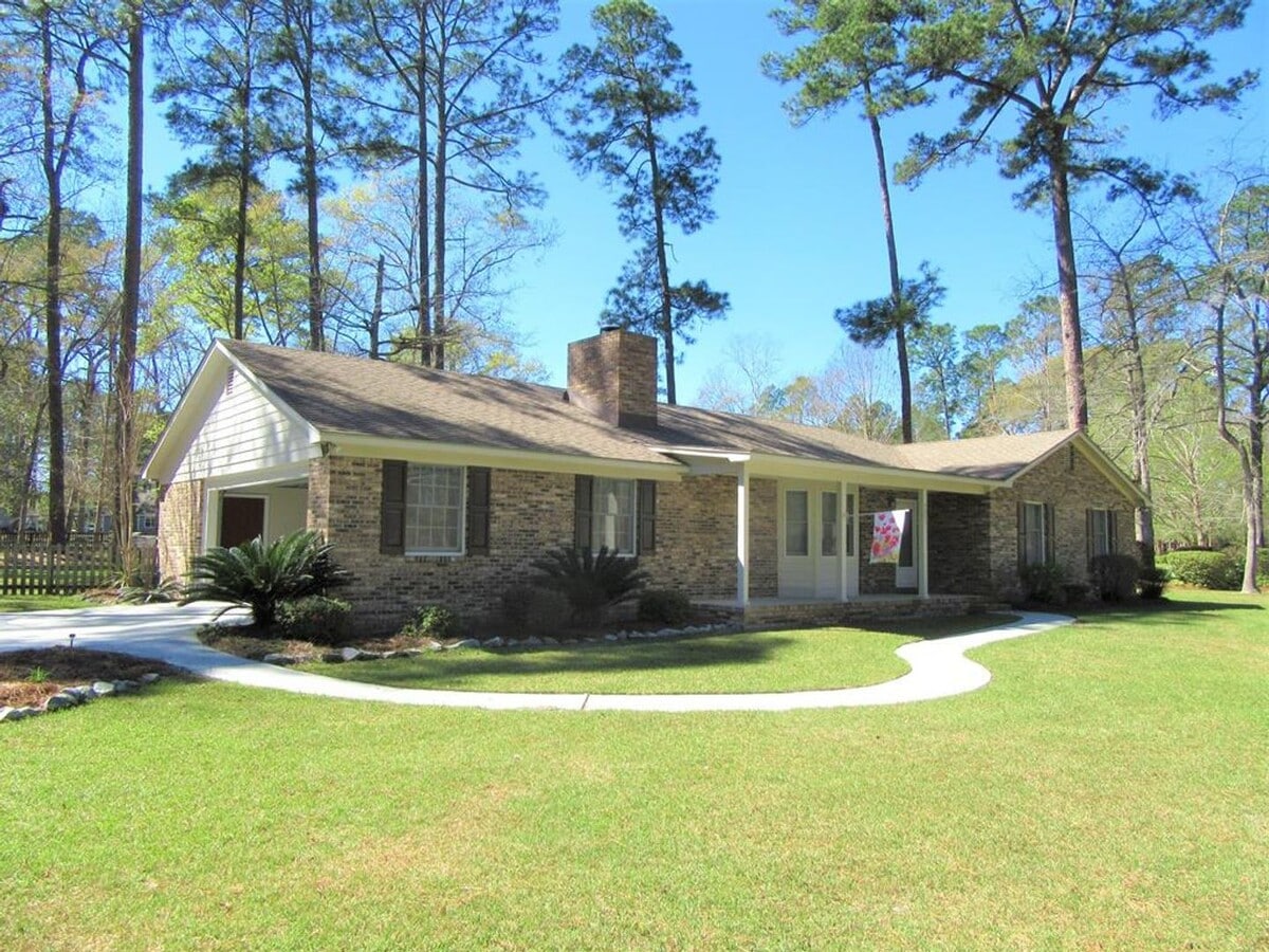 Spacious Brick Home on 1.18 Acres with Sun... - Spacious Brick Home on 1.18 Acres with Sun...