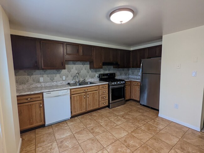 Photo - 628 Peachview Ln