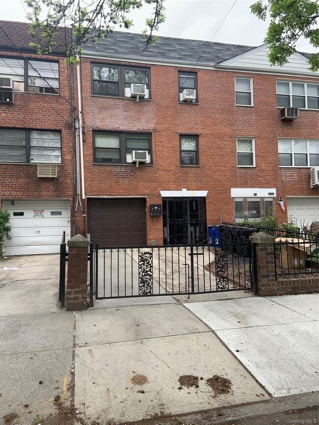 Building Photo - 30-50 70th St Unit 1st floor