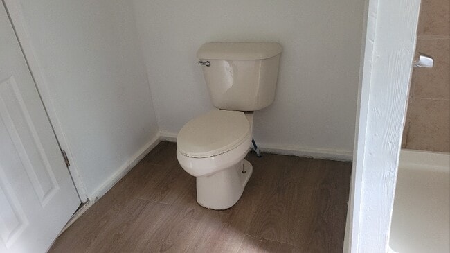 Photo - 205-437 Holt Ave