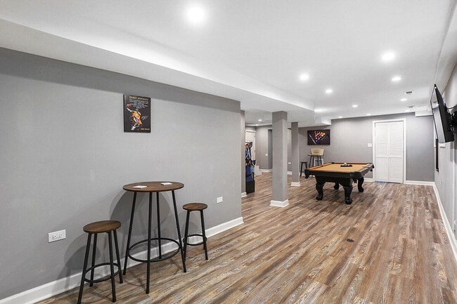 Building Photo - 8128 S King Dr Rental