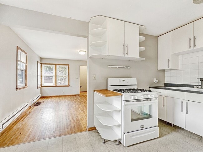 1008 16th Ave SE