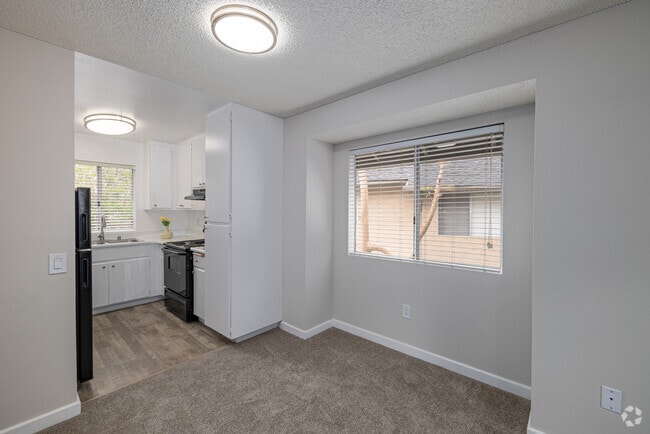 1BR, 1BA - 700SF - Dining Room