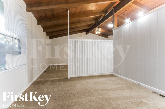 Photo - 4913 Victoria Rd