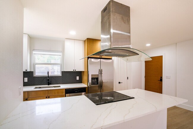 1142 Mansell Ave Unit 2