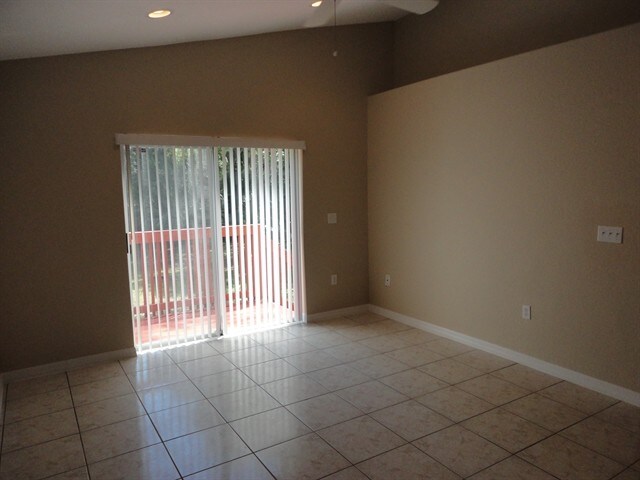 Photo - 5817 Mohr Loop