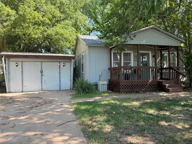 Photo - 1240 E Walnut St Casa