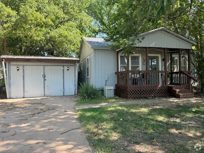 Building Photo - 1240 E Walnut St Rental