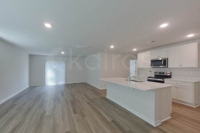 Photo - 112 Overstreet Way